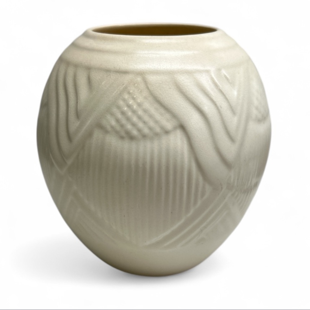 Spode’s Vintage Velamour England Cream Art Deco Round Textured Vase